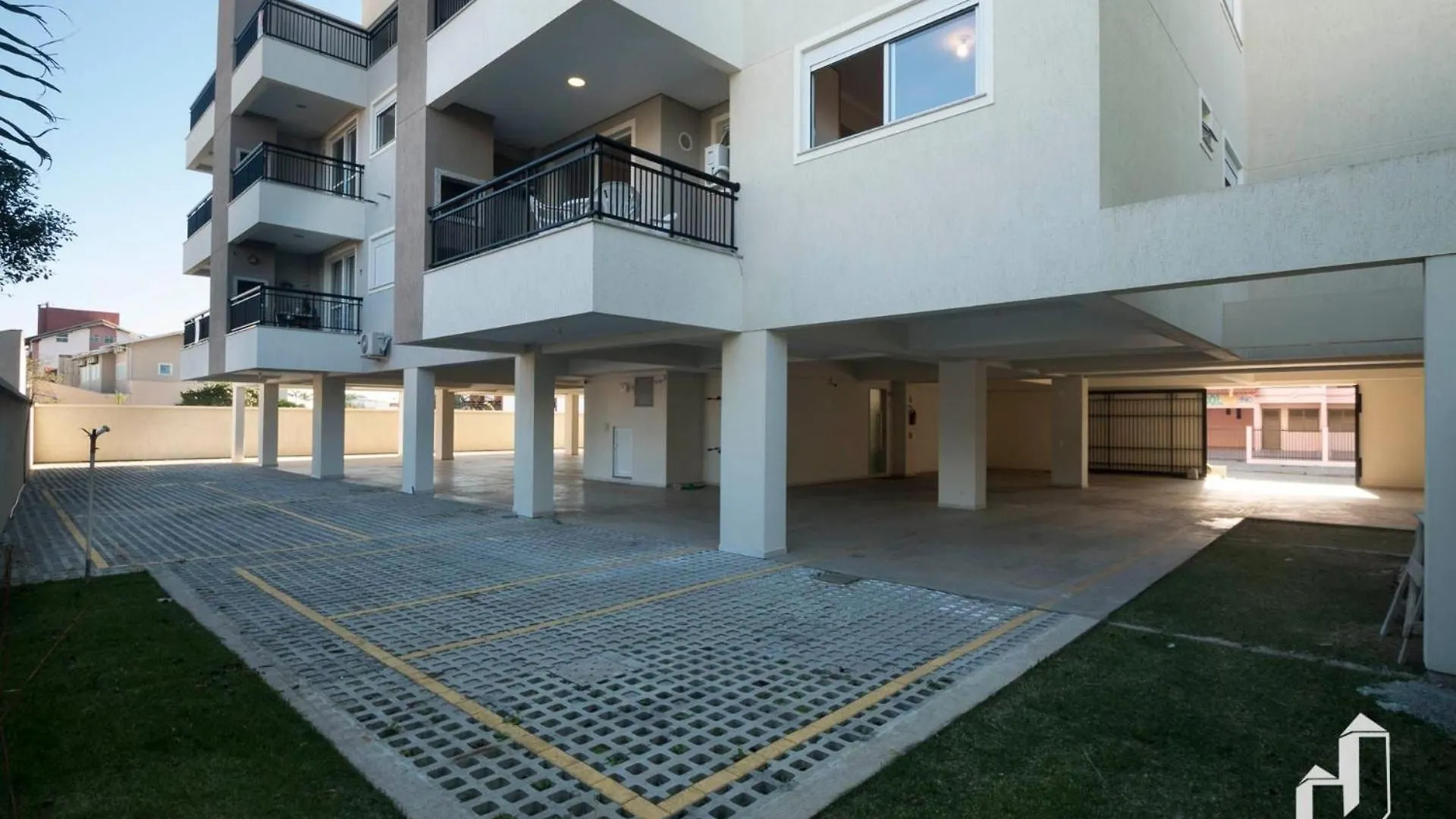Apartamento Com 02 Dormitorios Bombinhas Brazil