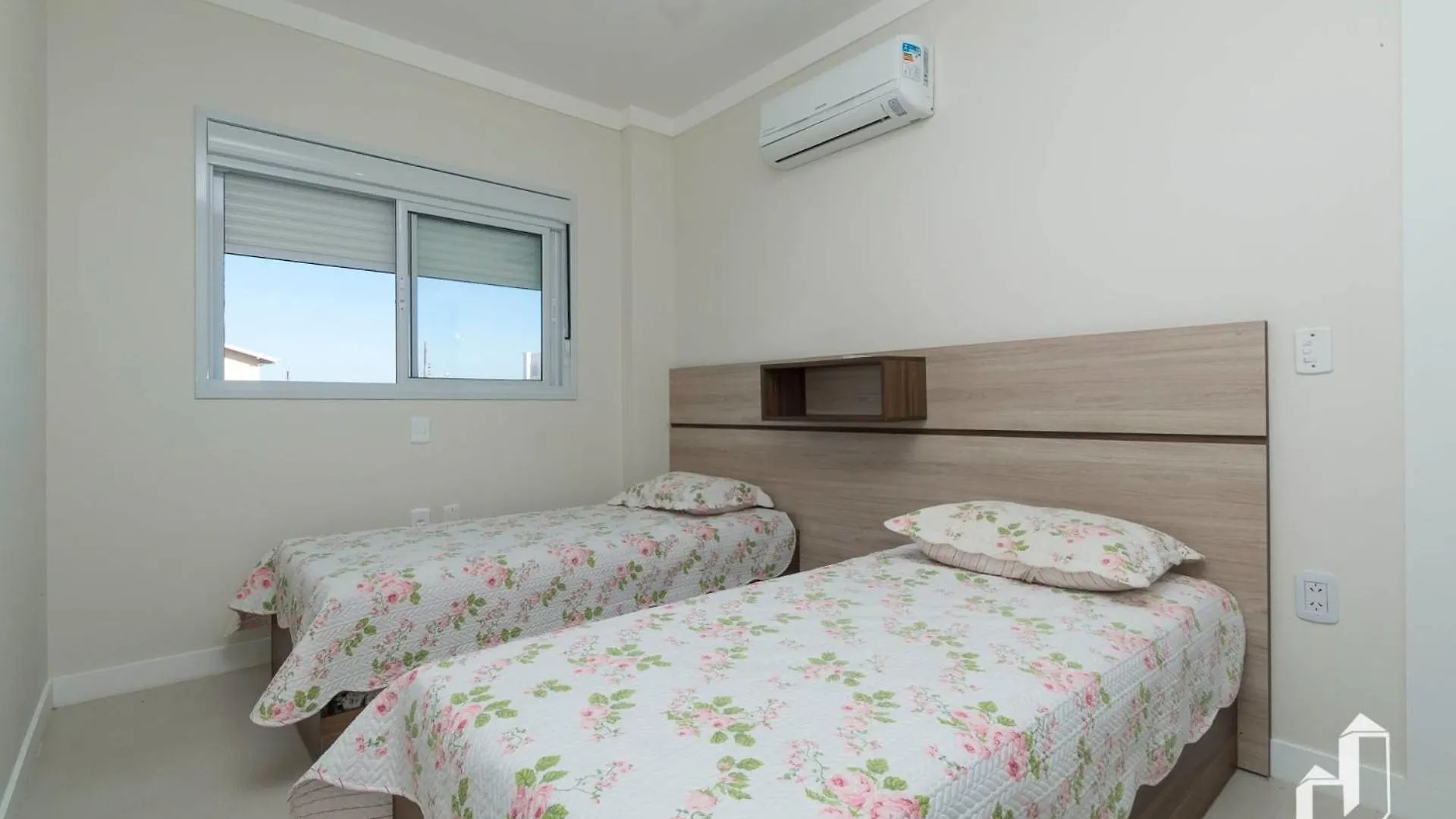 Apartamento Com 02 Dormitorios Bombinhas 0*,  Brazil